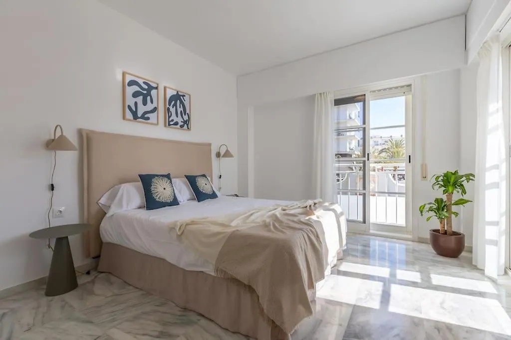 Edén Costa Lago PRIMERA LÍNEA DE MAR Torremolinos 0*,